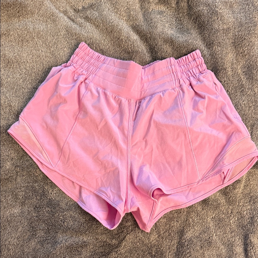 Lululemon hotty hot 2.5” high rise short pink size 4